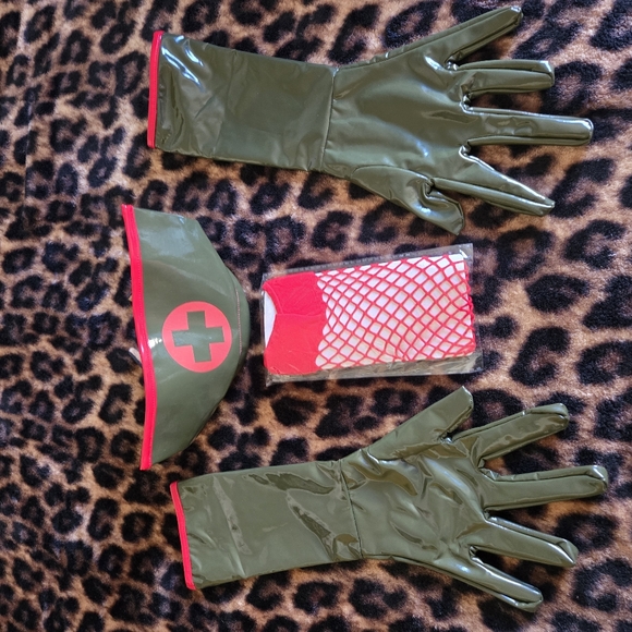 Post Apocalyptic Army Nurse x Dollskill - Picture 5 of 7